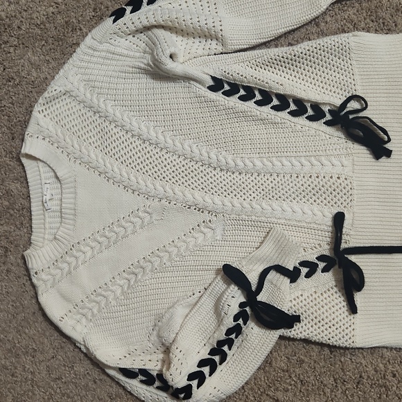 Willow & Clay Loose Knit Sweater, Medium - Picture 7 of 13